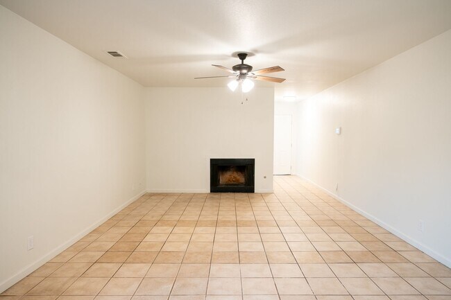 Building Photo - **** MOVE IN SPECIAL- 1/2 OFF FIRST MONTH ...