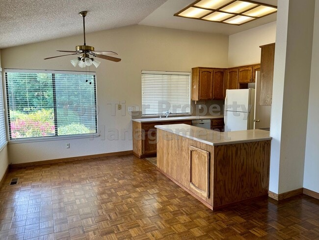 Building Photo - Spacious 4 Bed/2 Bath /1,970 square foot h...