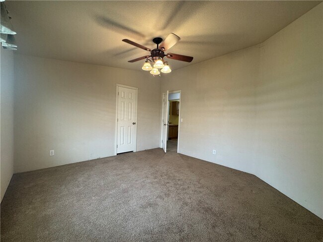 Building Photo - 10044 Kent Rd