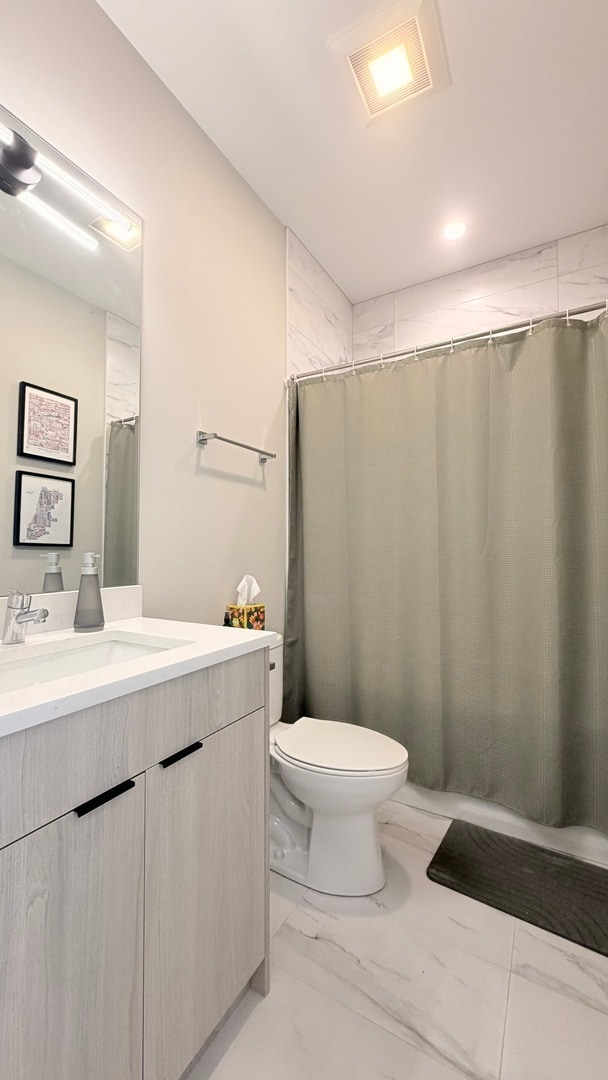 Building Photo - 3244 N Lincoln Ave