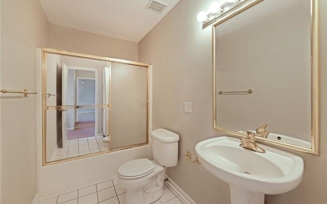 Building Photo - 4/ 2 Home for Rent