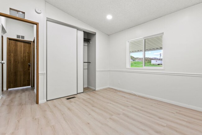 Building Photo - 30007 Primrose Dr