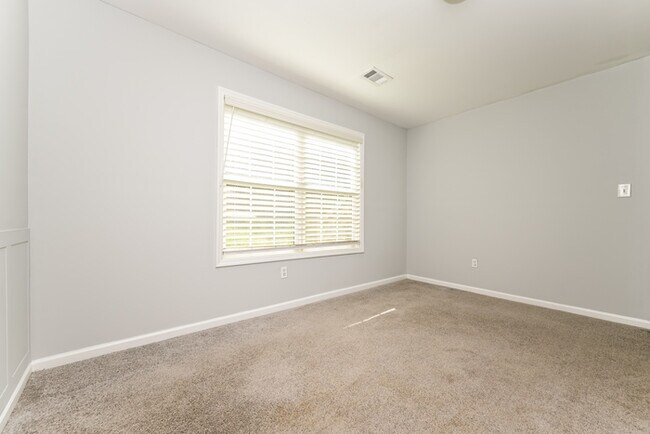 Building Photo - Fantastic 4bd/2ba home! Let yourself in!