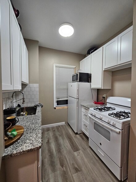 Building Photo - 46 Bay St