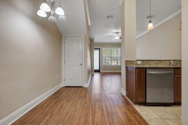 Building Photo - Midtown Tallahassee Townhome