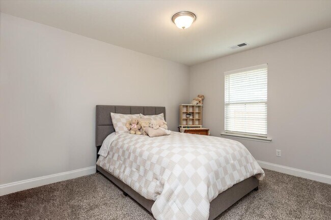 Building Photo - 5961 Uselton Dr