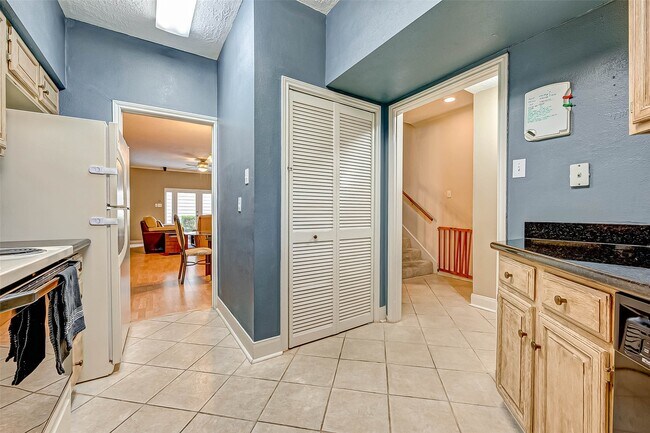 Building Photo - 5976 Woodway Place Ct