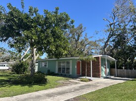 Building Photo - 4340 Pompano Dr SE