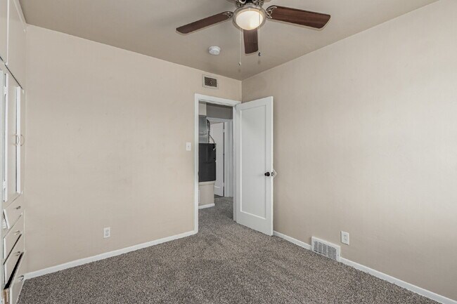 Building Photo - 1635 S Meade St