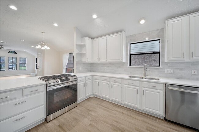 Building Photo - 14127 Highcroft Dr