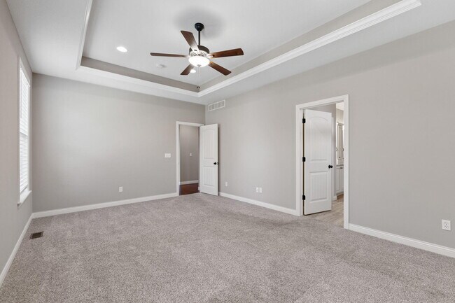 Building Photo - 1605 Labrador Dr