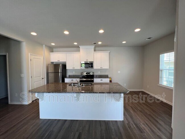 Building Photo - 655 Dobhill Ln