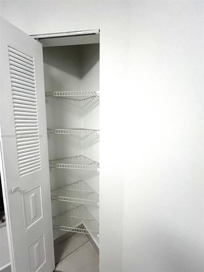 Building Photo - 14012 SW 93rd Ln