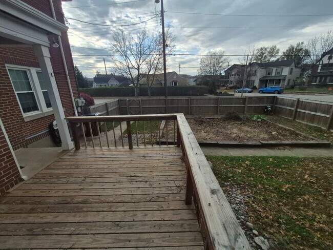 Building Photo - 2843 Ashland Ave