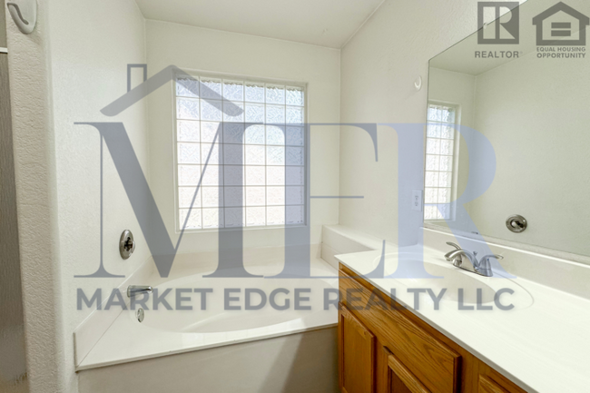 Building Photo - 3Bed/2 Bath Home at 51st/Loop 101! $399 MO...