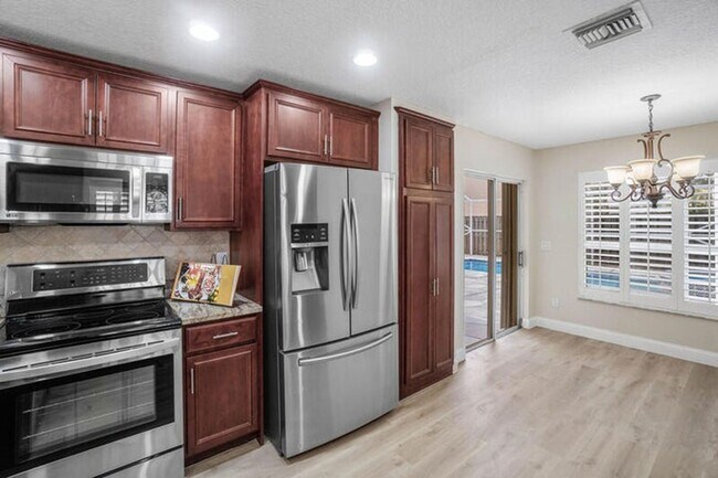 Building Photo - 10425 Buena Ventura Dr