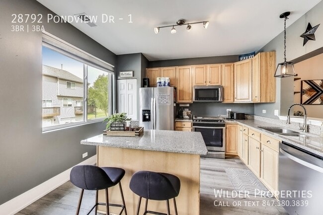Building Photo - 28792 Pondview Dr