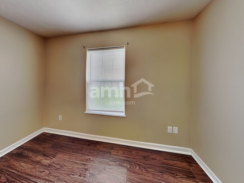 Building Photo - 18 Lasalle Ct