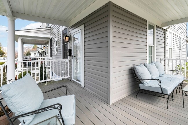 Building Photo - 11 Lakeside Ave