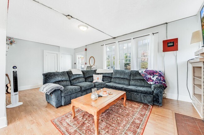 Building Photo - 135 Lorentz St
