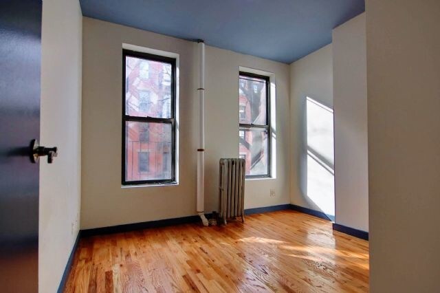 Building Photo - 421 E 9th St