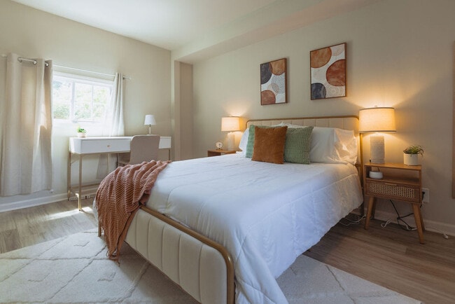 Building Photo - 308 Lamont St