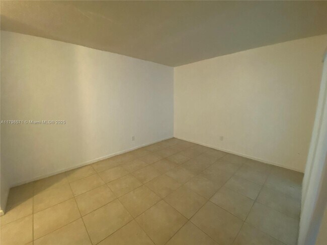 Building Photo - 3410 Foxcroft Rd