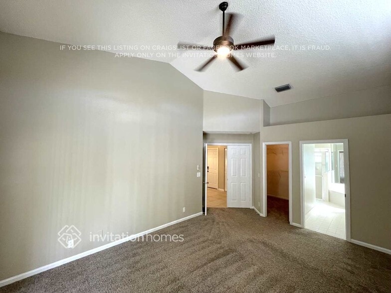 Building Photo - 5831 NW 40th Ln