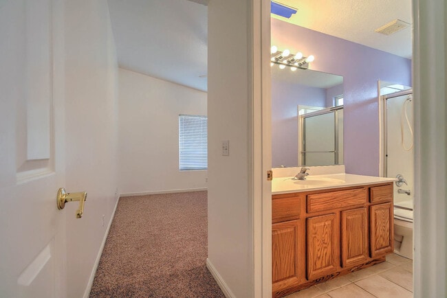 Building Photo - Beautiful Home in Green Valley