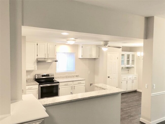 Building Photo - 8008 Nairn Dr