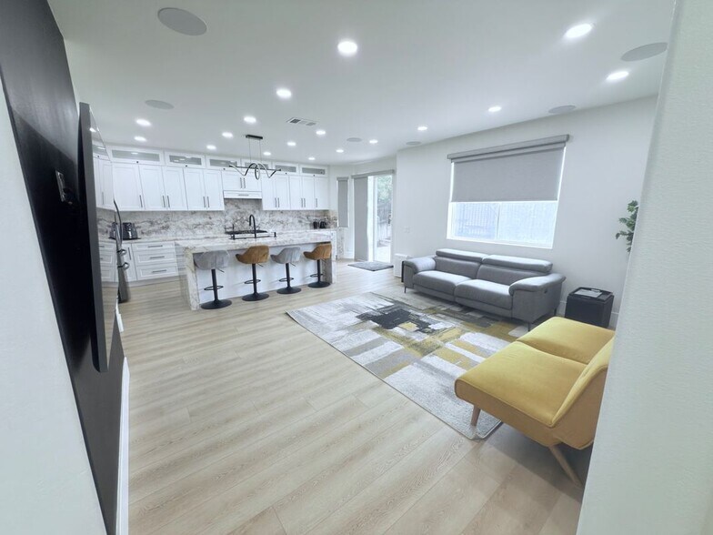 Building Photo - 7048 E Horizon Dr