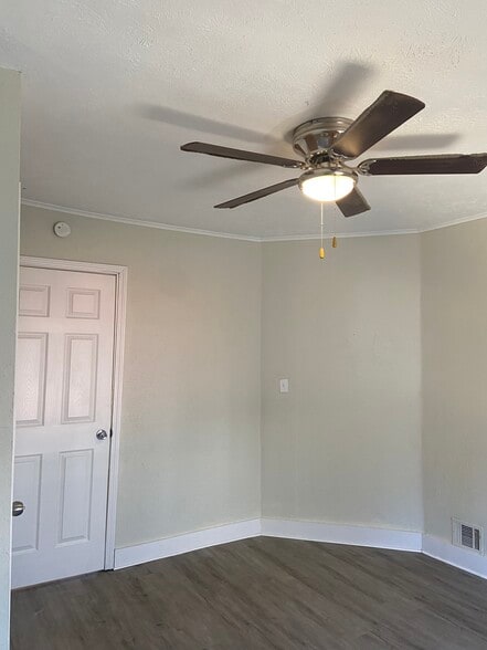 Building Photo - 734 Egleston Ave