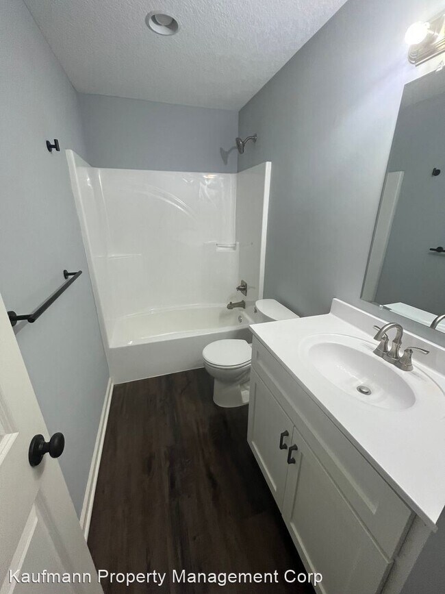 Building Photo - 3 br, 1 bath House - 828 Courtney Drive