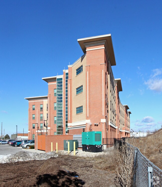 Commons At Buckingham 328 Buckingham St Columbus OH 43215 Apartment