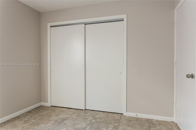 Building Photo - 25 Robalo Ct