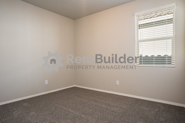 Building Photo - Lease Pending - Please apply at your own d...