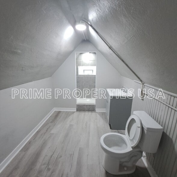 Building Photo - 454 Freeport St
