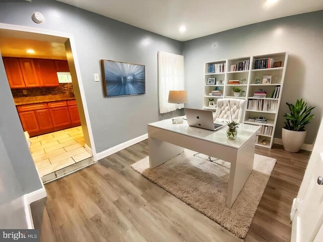 Building Photo - 2731 Hope St