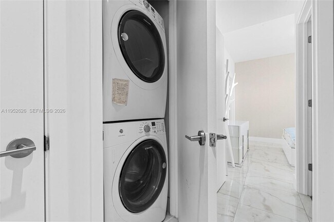 Building Photo - 2900 NE 7th Ave