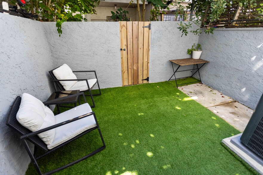 Building Photo - 1828 Hoffman St