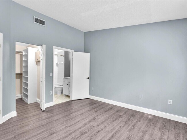Building Photo - 3504 Briar Bay Blvd