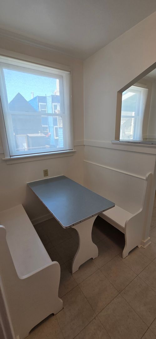 Building Photo - Top Floor, Classic Marina Style Flat in th...