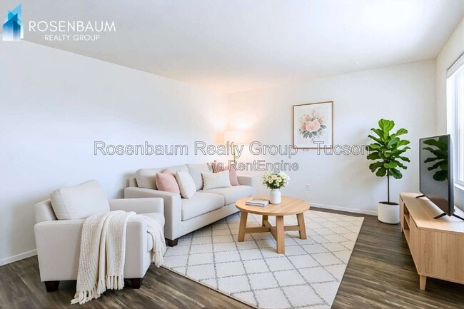 Interior Photo - 2625 North Alvernon Way