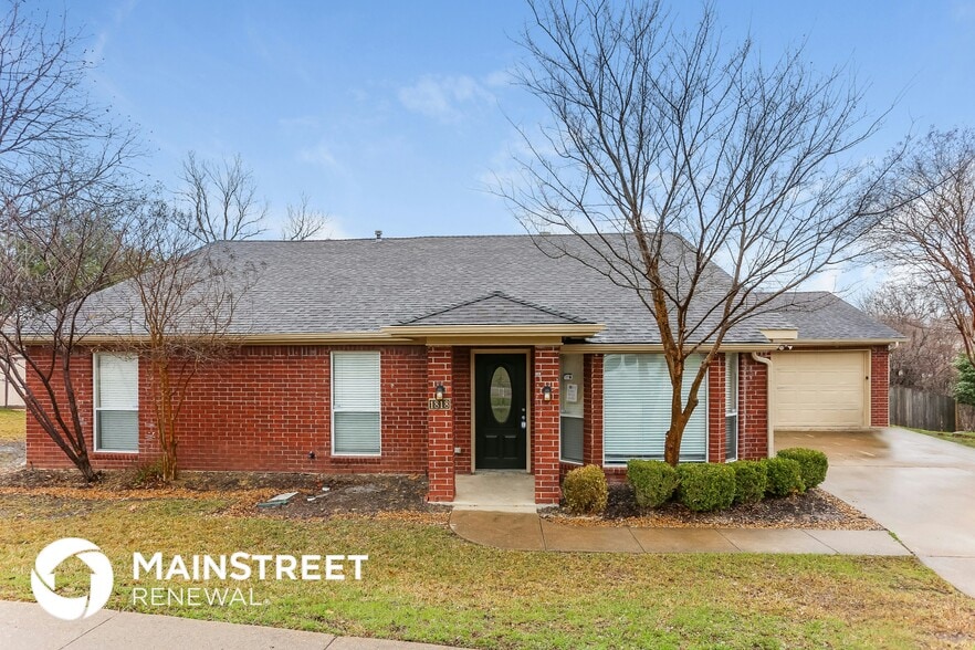 Building Photo - 1818 Knob Hill Dr