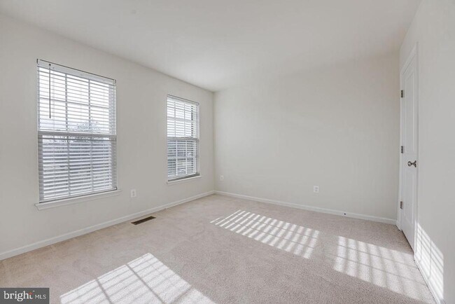 Building Photo - 317 Foxglove Way