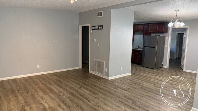 Building Photo - RATE DROP ALERT (was $2300/month)!