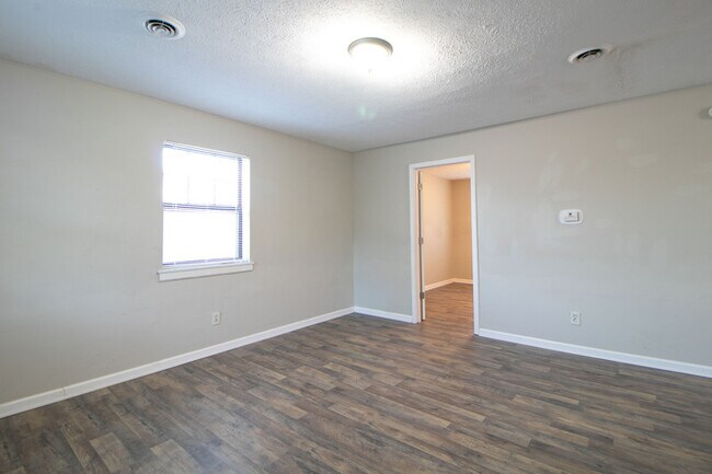 Building Photo - 9-409 Thompsonville Ln