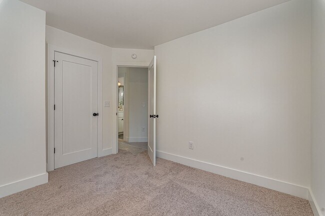 Building Photo - Gorgeous New Construction near Downtown Du...