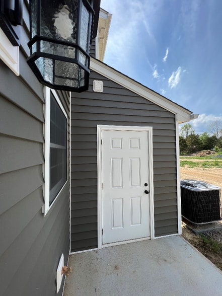 Building Photo - 201 12th St