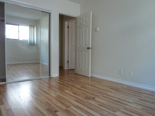 Building Photo - 2055 Rodney Dr